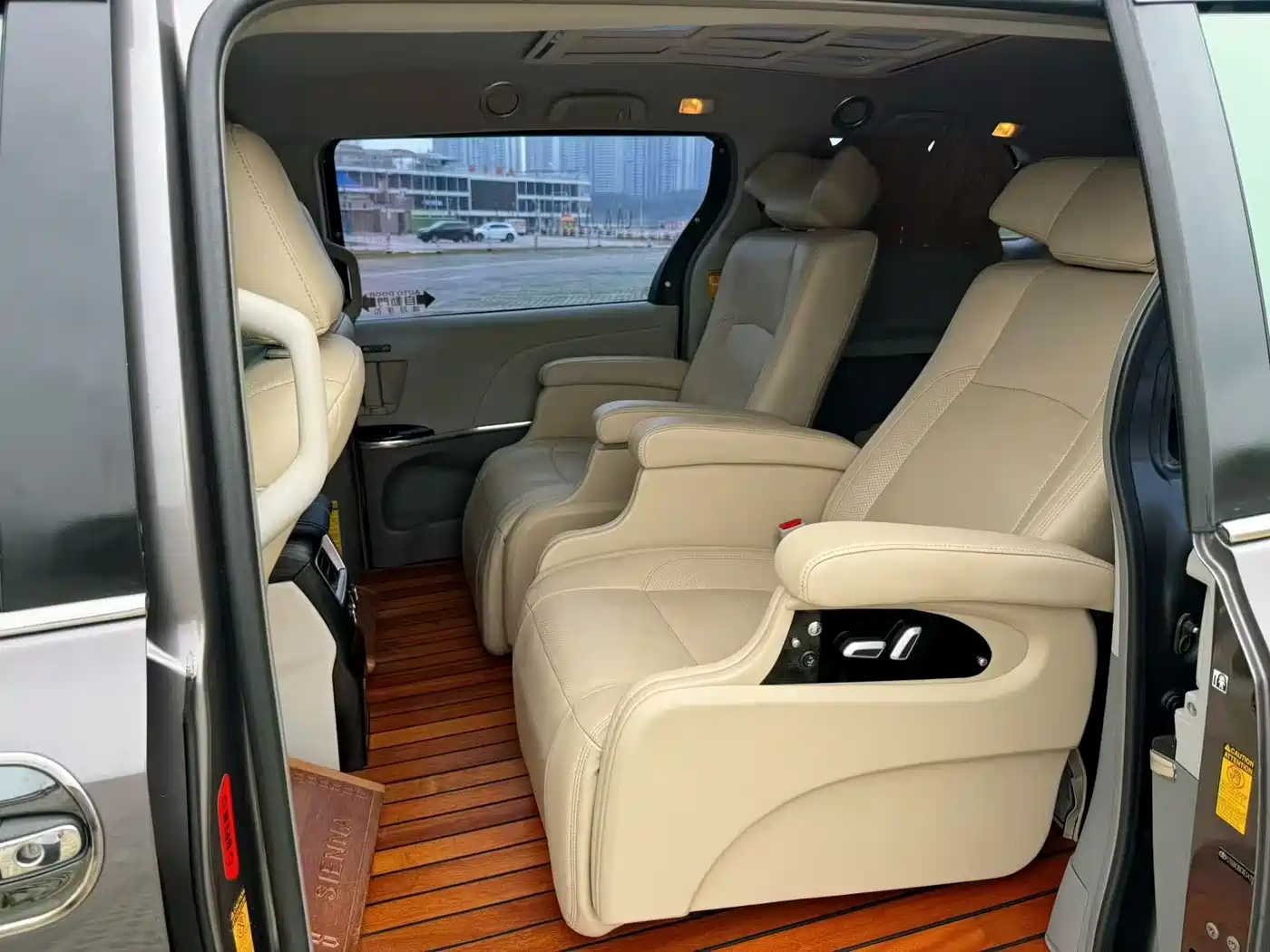 Toyota Sienna 2011 3.5L 2WD Automatic фото 13