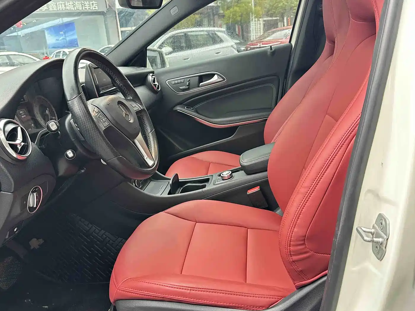Mercedes-Benz A-Class (Import) 2013 A 200 Urban фото 7