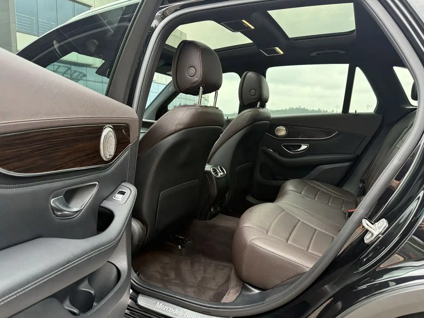 Mercedes-Benz GLC 2019 Facelift GLC 260 L 4MATIC Luxury фото 16