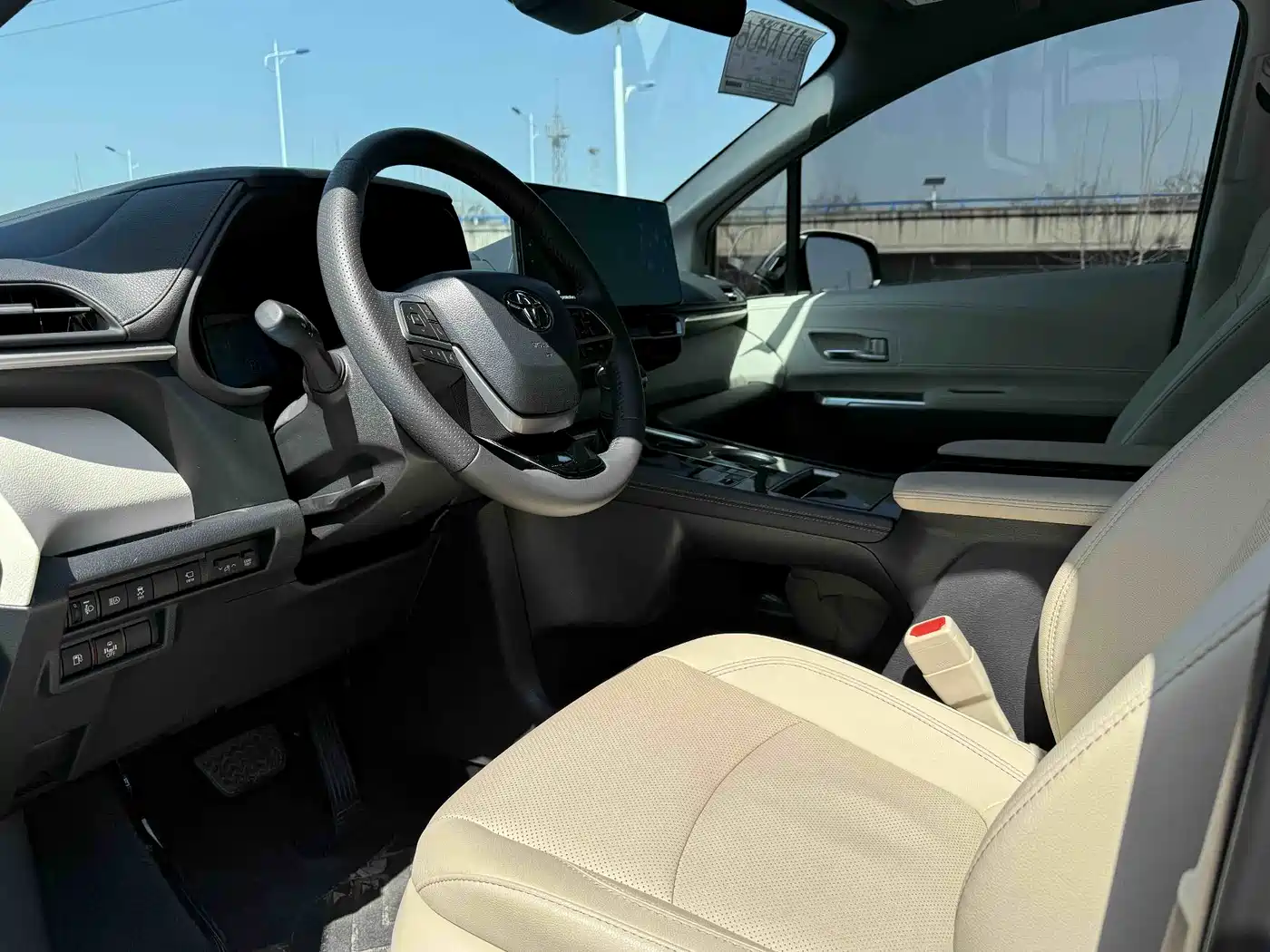 Toyota Sienna 2023 2.5L Hybrid Ultimate Edition фото 11