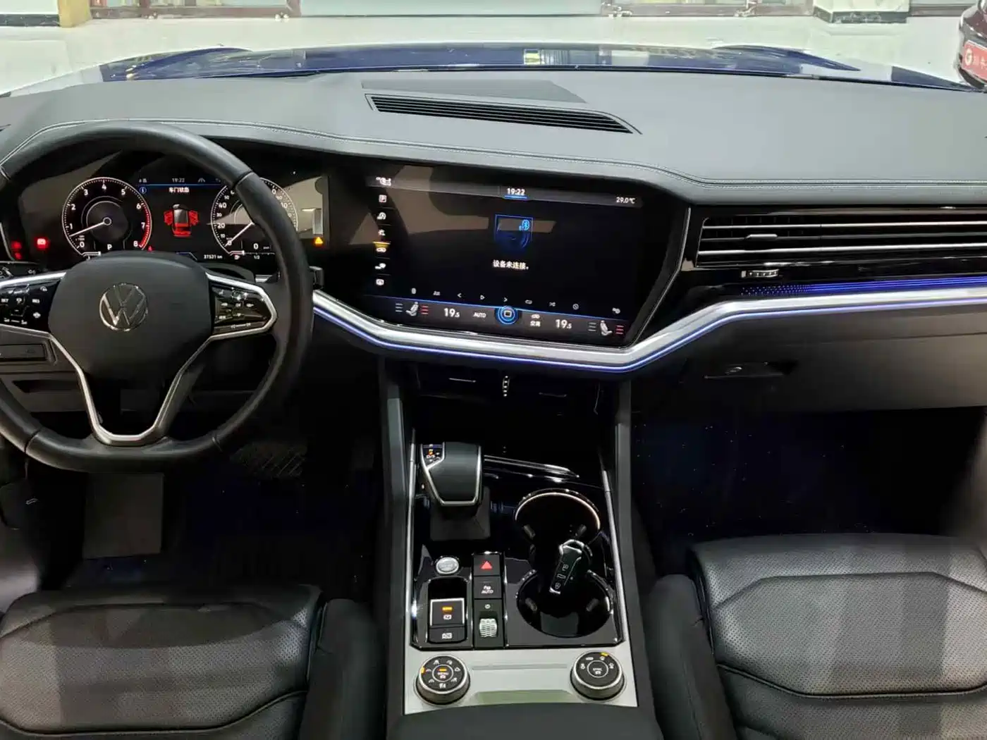 VOLKSWAGEN TOUAREG