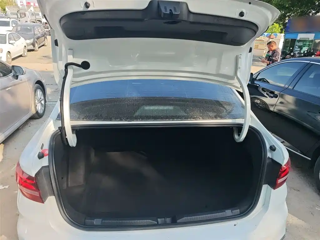 Volkswagen Lavida 2023 1.5L Auto Delight Edition фото 19