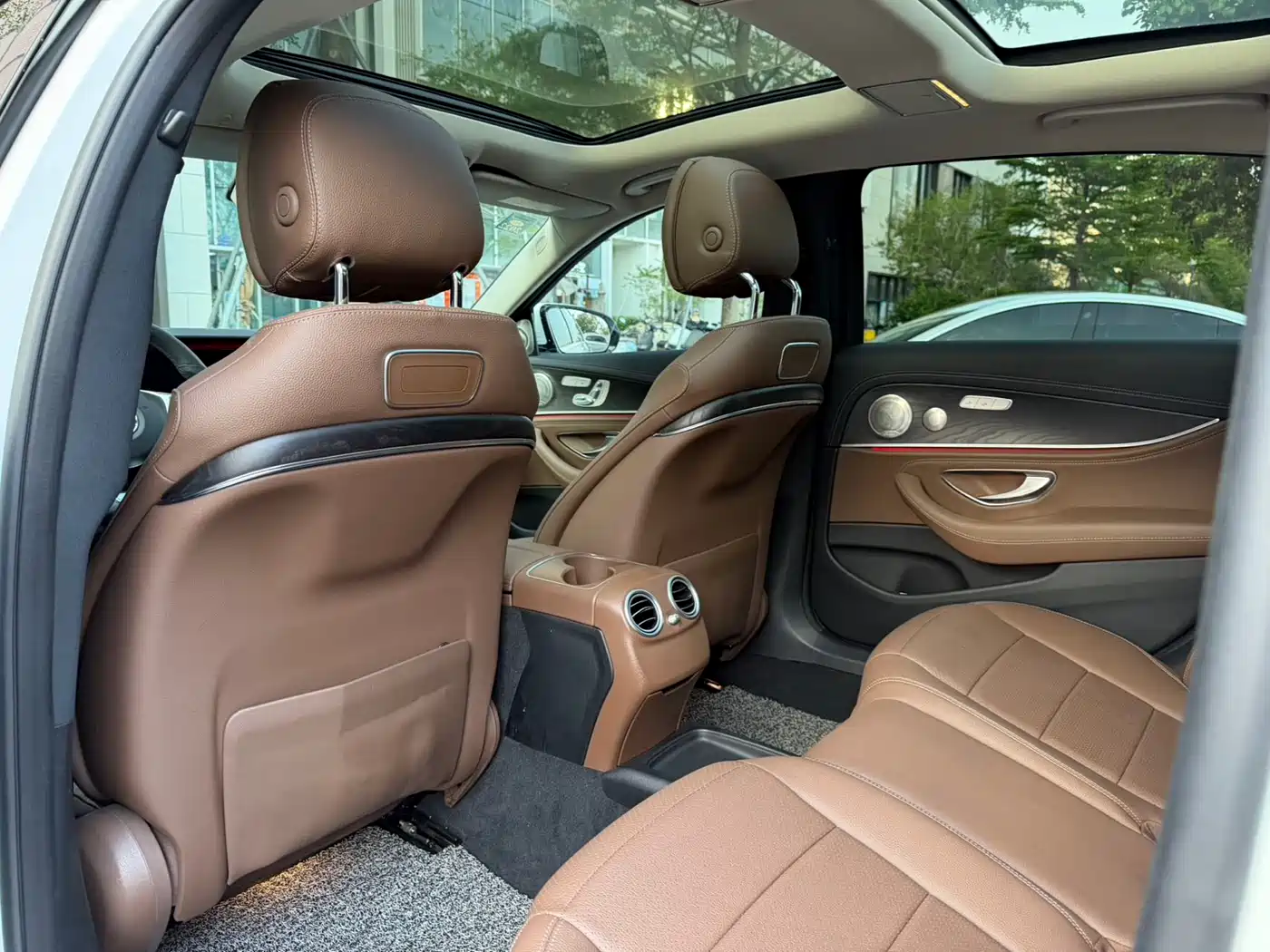 Mercedes-Benz E-Class 2016 E 300 L Sport Fashion Type фото 16