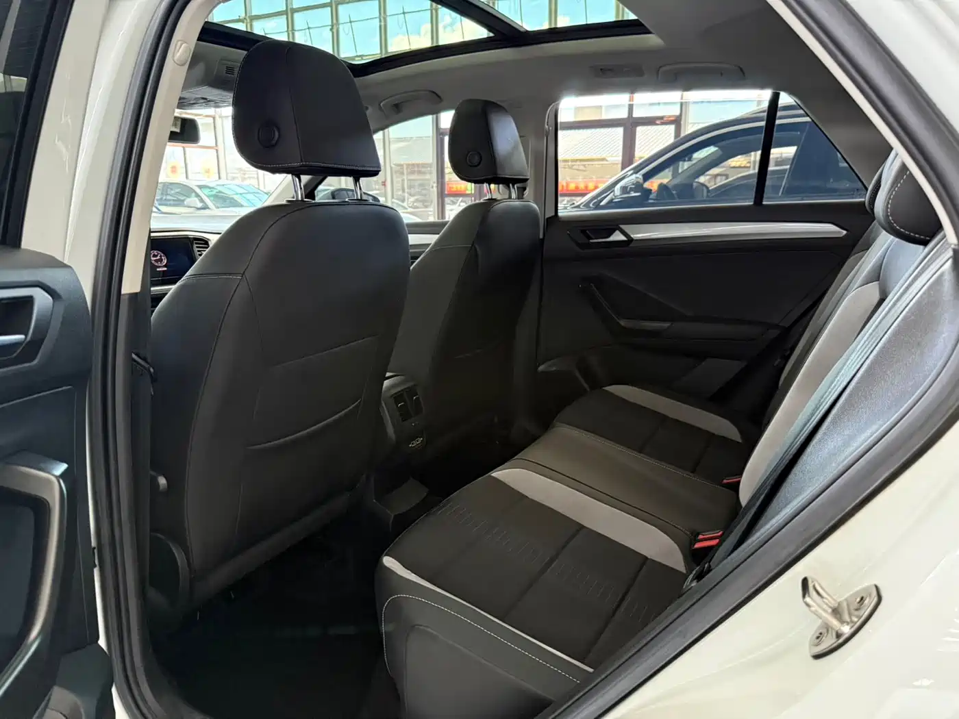 Volkswagen T-ROC 2022 280TSI DSG 2WD Elite PLUS фото 6