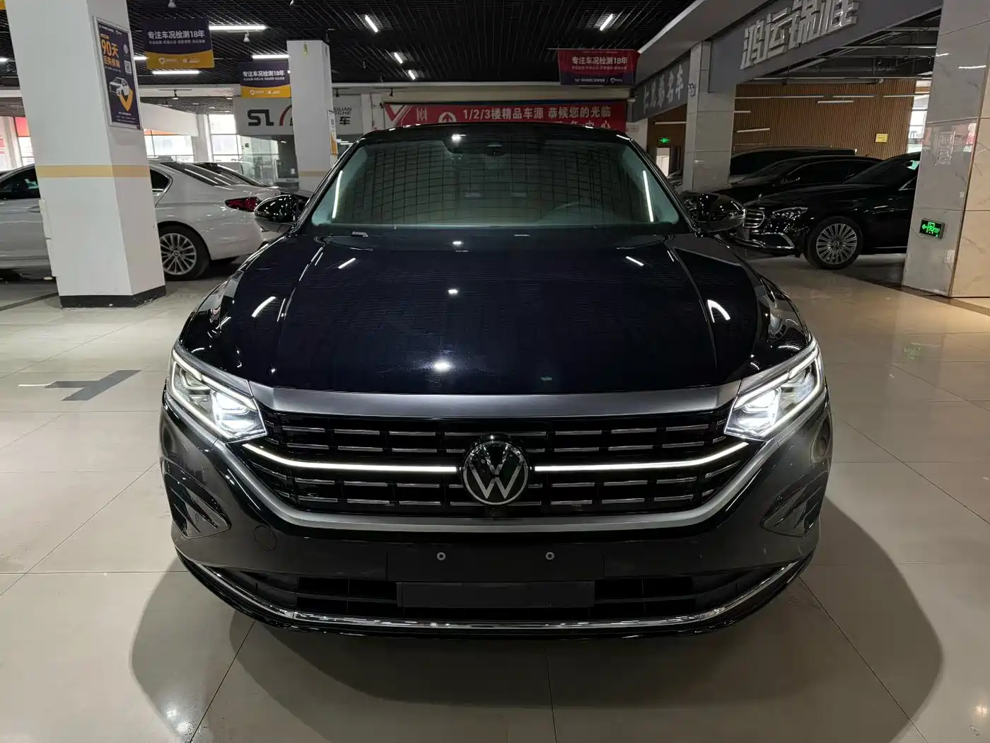 Volkswagen Passat 2023 330TSI Luxury Edition фото 2
