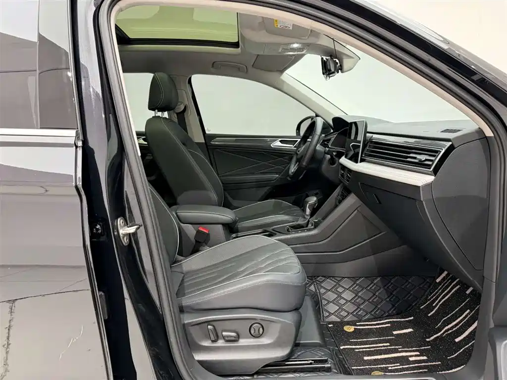 Volkswagen Tiguan L 2024 330TSI Automatic 2WD R-Line Premium Enjoyment Edition фото 19