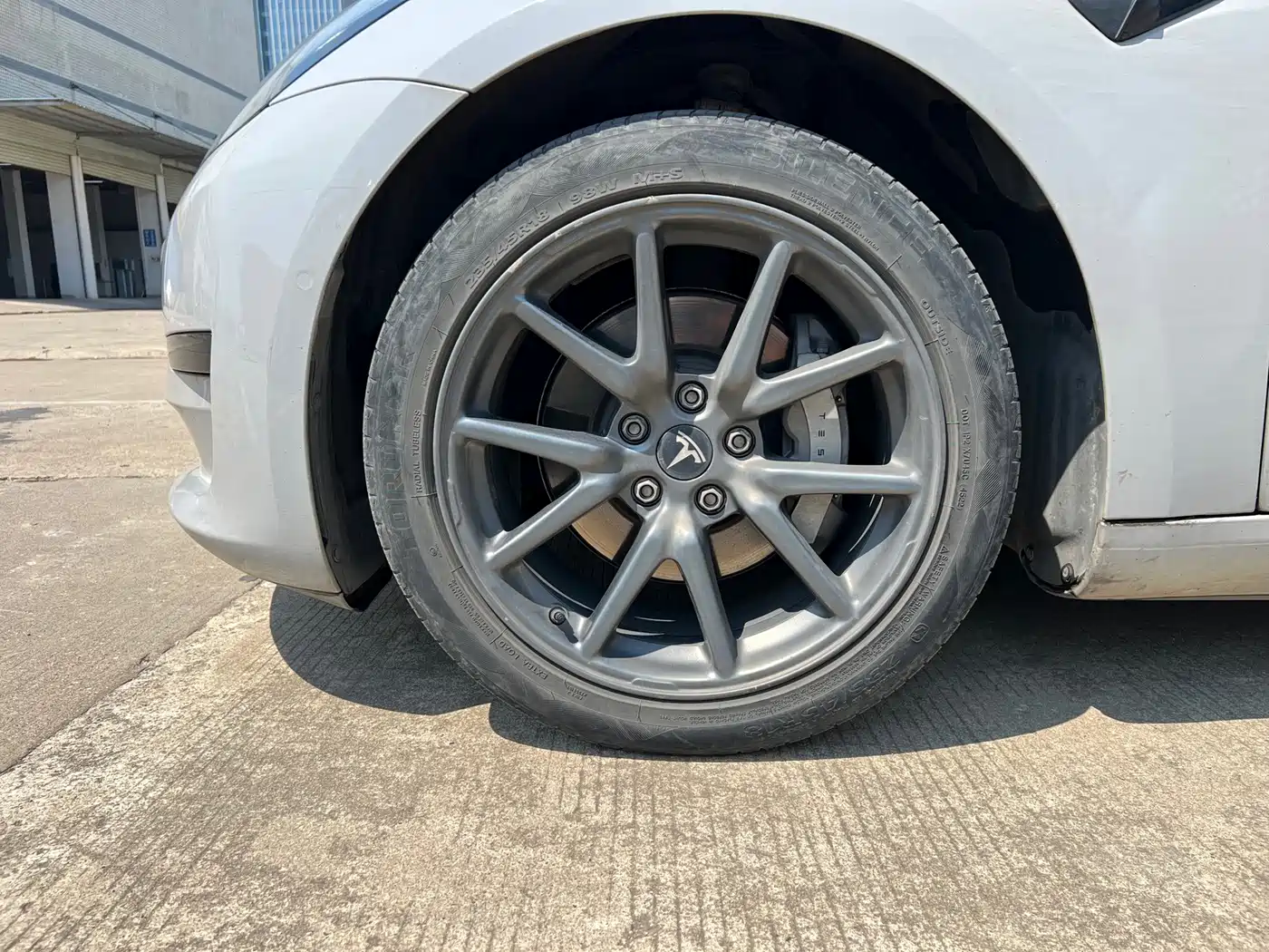 Фото 4 - Tesla Model 3