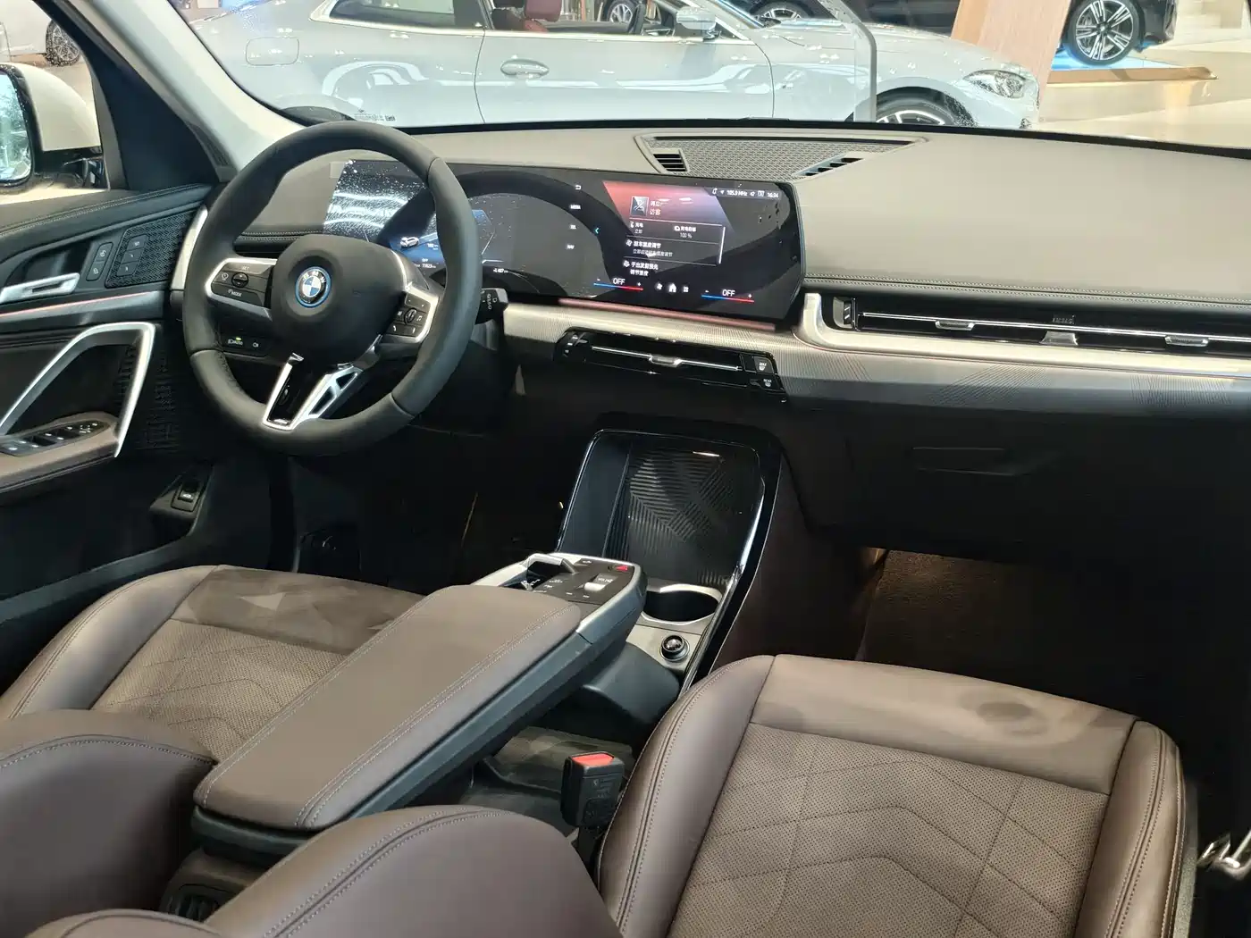 BMW iX1 2025 eDrive25L M Sport Package фото 5