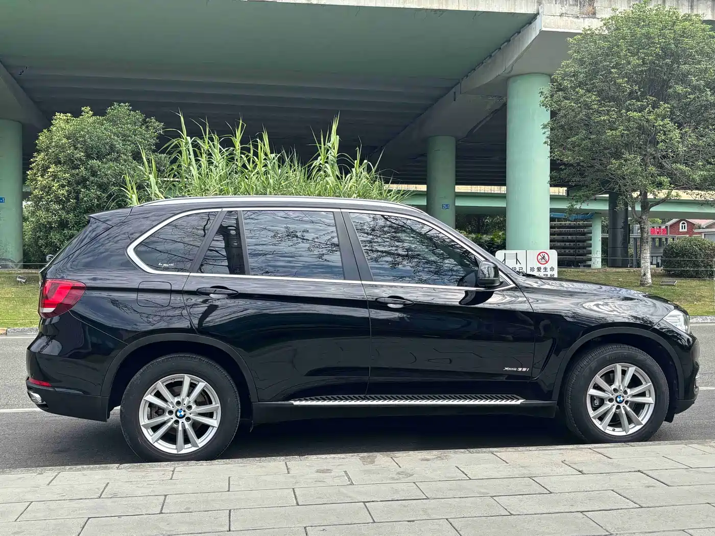 BMW X5 (Import) 2018 xDrive35i Elegant Model фото 17