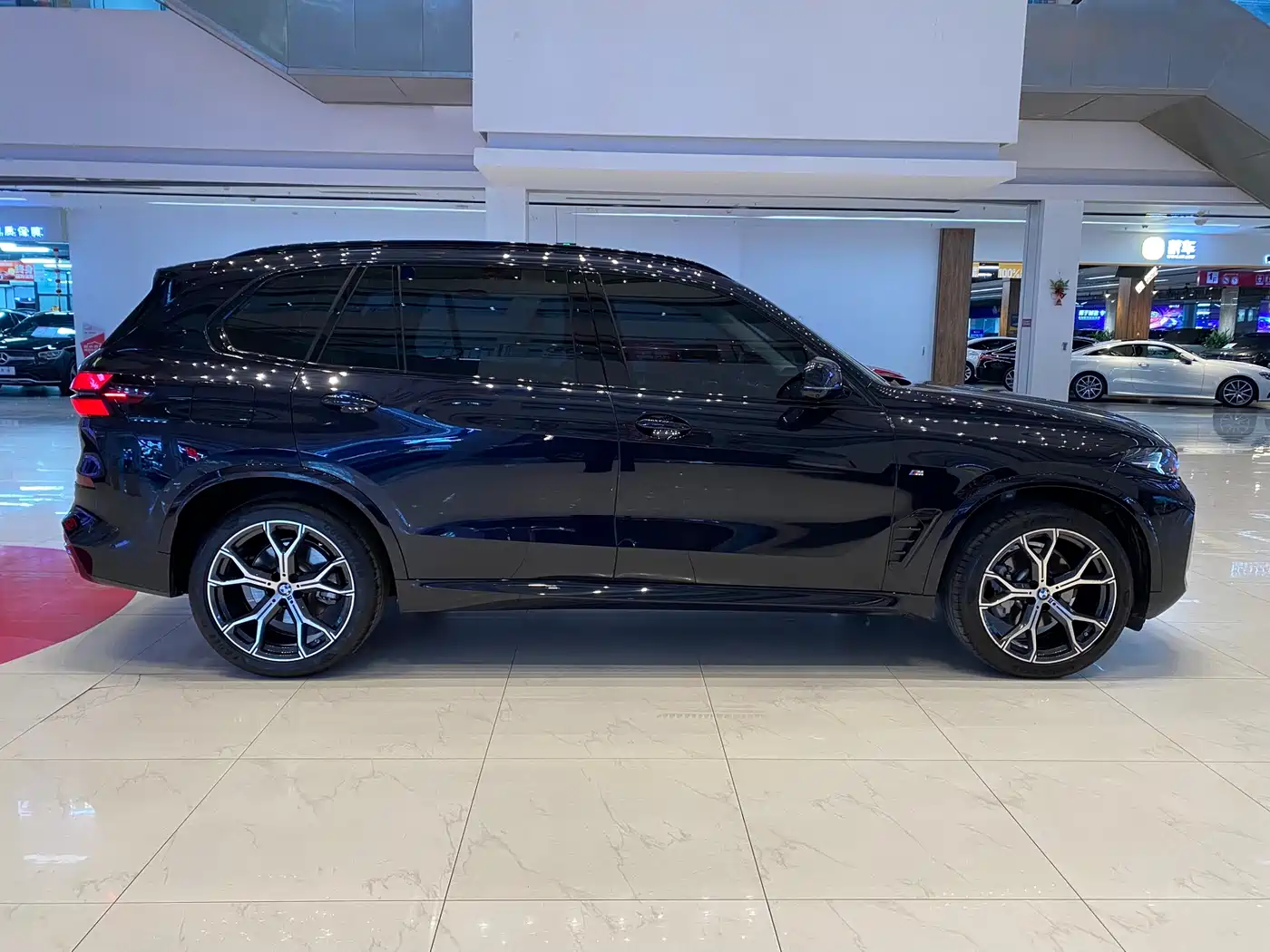 BMW X5 2025 Model xDrive 30Li Exclusive M Sport Blackout Package фото 4