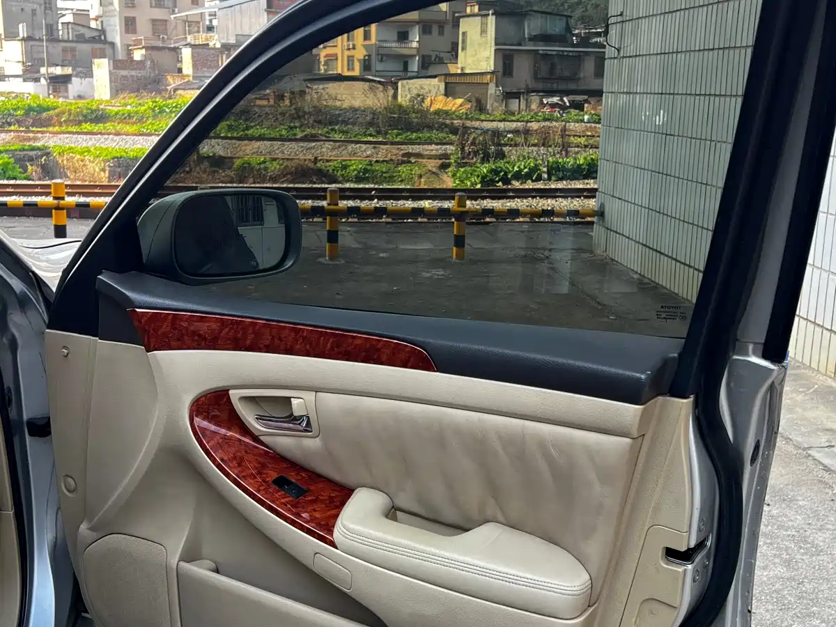 Toyota Crown 2008 2.5L 5th Anniversary Edition фото 15