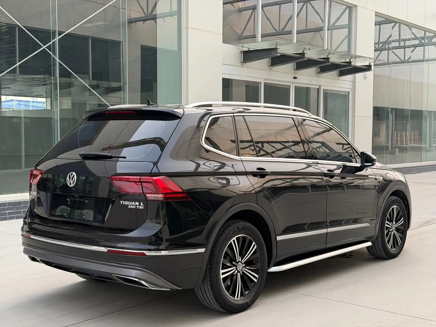 Volkswagen Tiguan L 2017 380TSI Automatic 4WD Luxury Edition фото 6