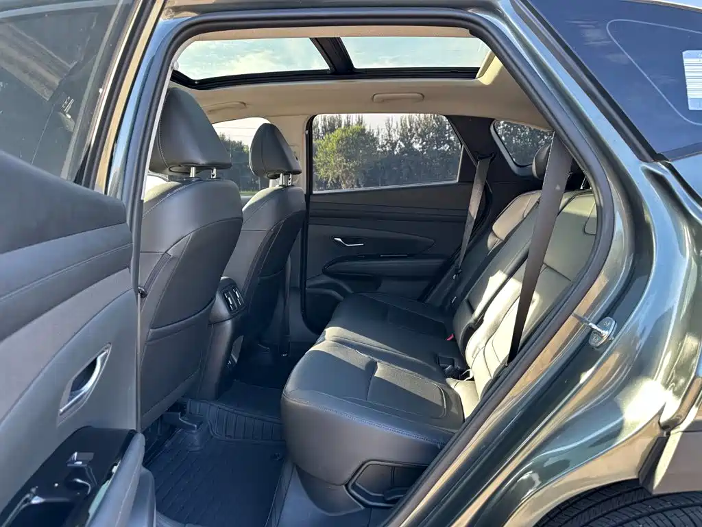 Фото 10 - Hyundai Tucson