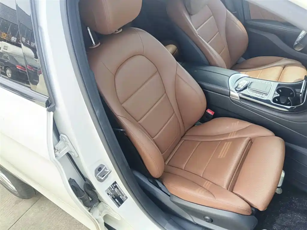 Mercedes-Benz GLC Coupe 2021 GLC 260 4MATIC Coupe SUV фото 25