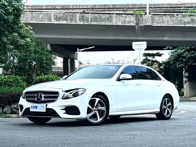 Mercedes-Benz E-Class 2018 E 300 L Sport Fashion — фото 1