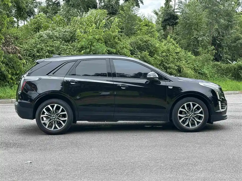 Фото 6 - Cadillac XT5