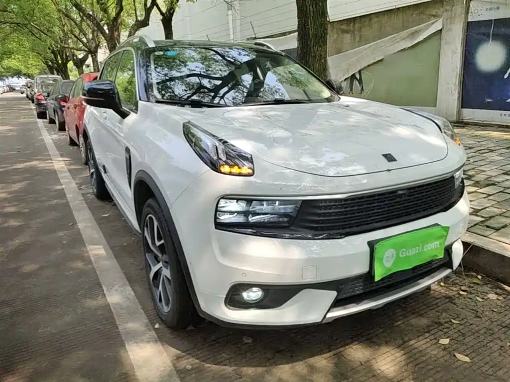 Lynk & Co 01 2017 2.0T AWD Pro фото 4