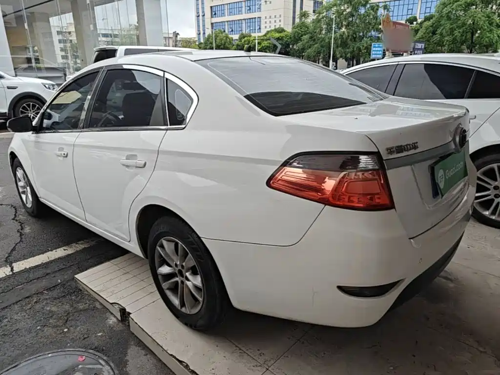 Zhonghua H330 2015 2013 1.5L Automatic Luxury