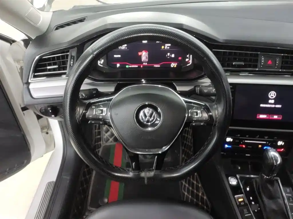 Volkswagen Lamando 2021 280TSI DSG Luxury Phantom Edition фото 11