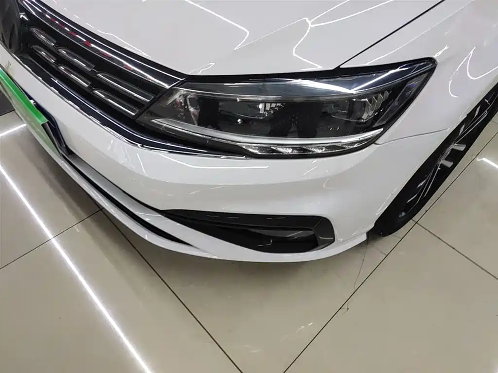 Volkswagen Lamando 2021 280TSI DSG Luxury Phantom Edition фото 24