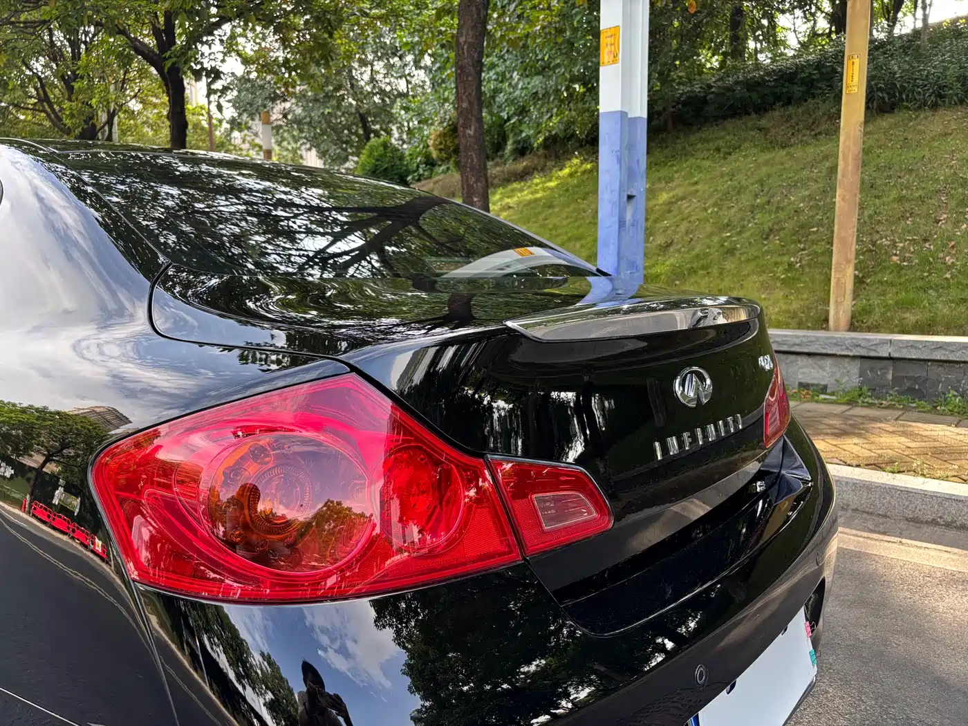 Infiniti G Series 2011 2010 Model G25 Sedan Luxury Sport Edition