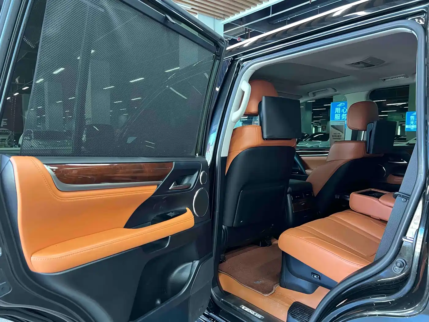 Lexus LX 2019 570 Peak Special Edition фото 12