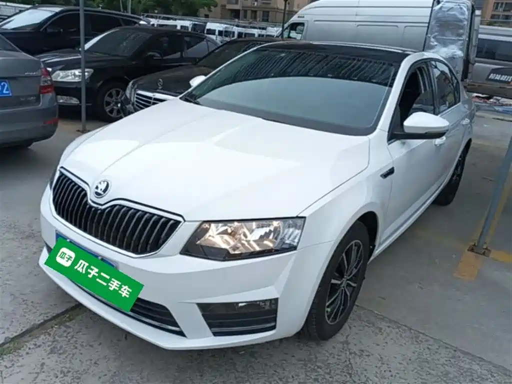 Škoda Octavia 2017 1.6L Automatic Smart Edition фото 2