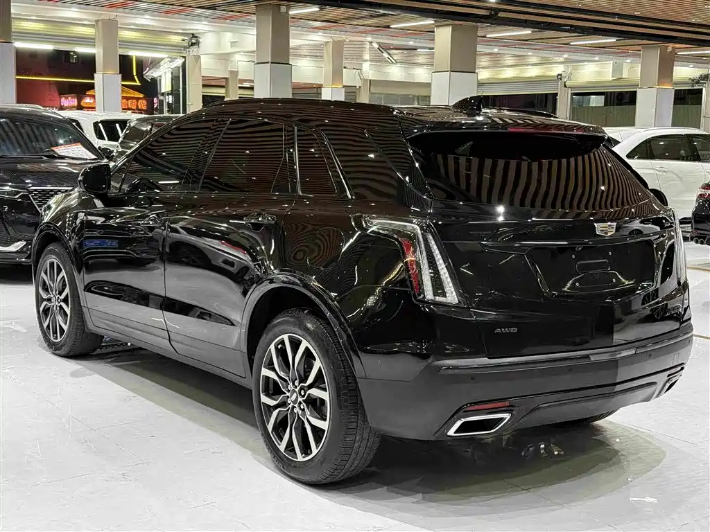 Фото 6 - Cadillac XT5