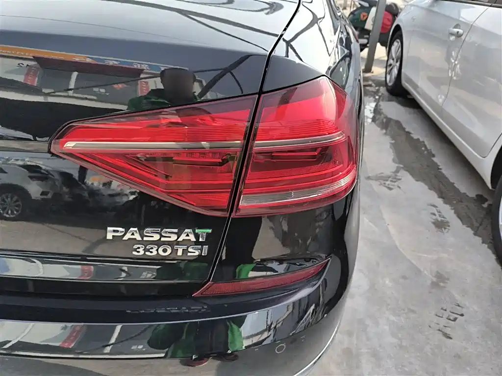 Volkswagen Passat 2017 330TSI DSG Prestige фото 8