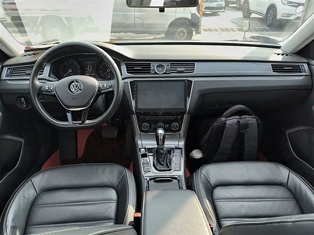 Volkswagen Passat 2017 330TSI DSG Prestige фото 10