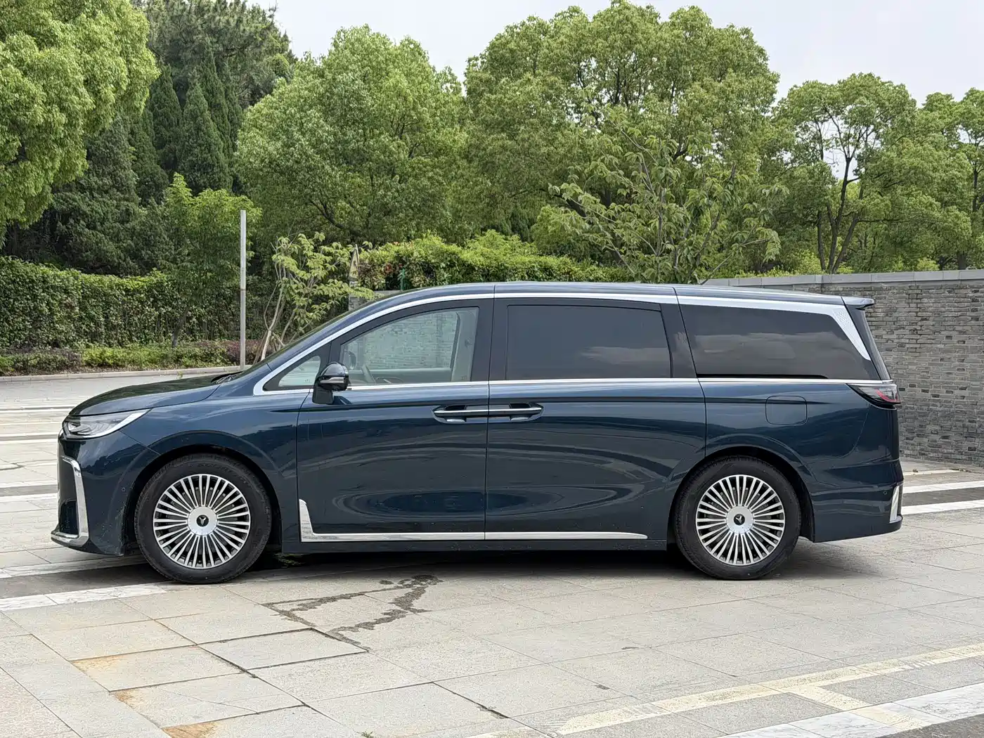 Voyah Auto Voyah Dreamer 2025 PHEV AWD Flagship Kunpeng Edition фото 3