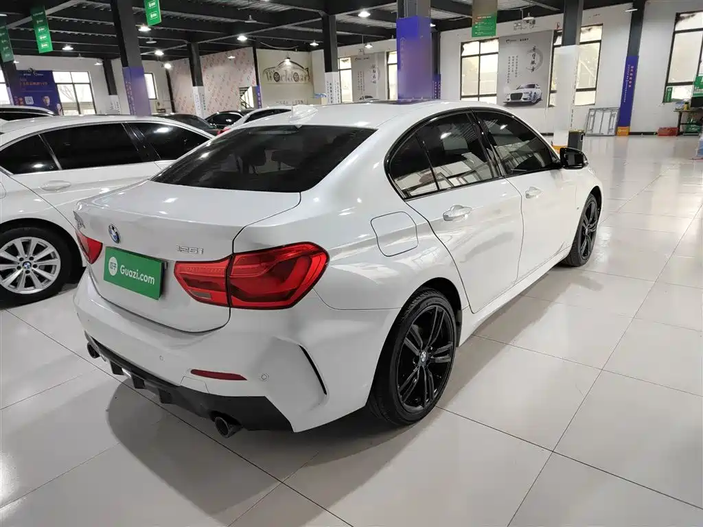 BMW 1 Series 2021 125i M Sport Black Night Edition фото 7