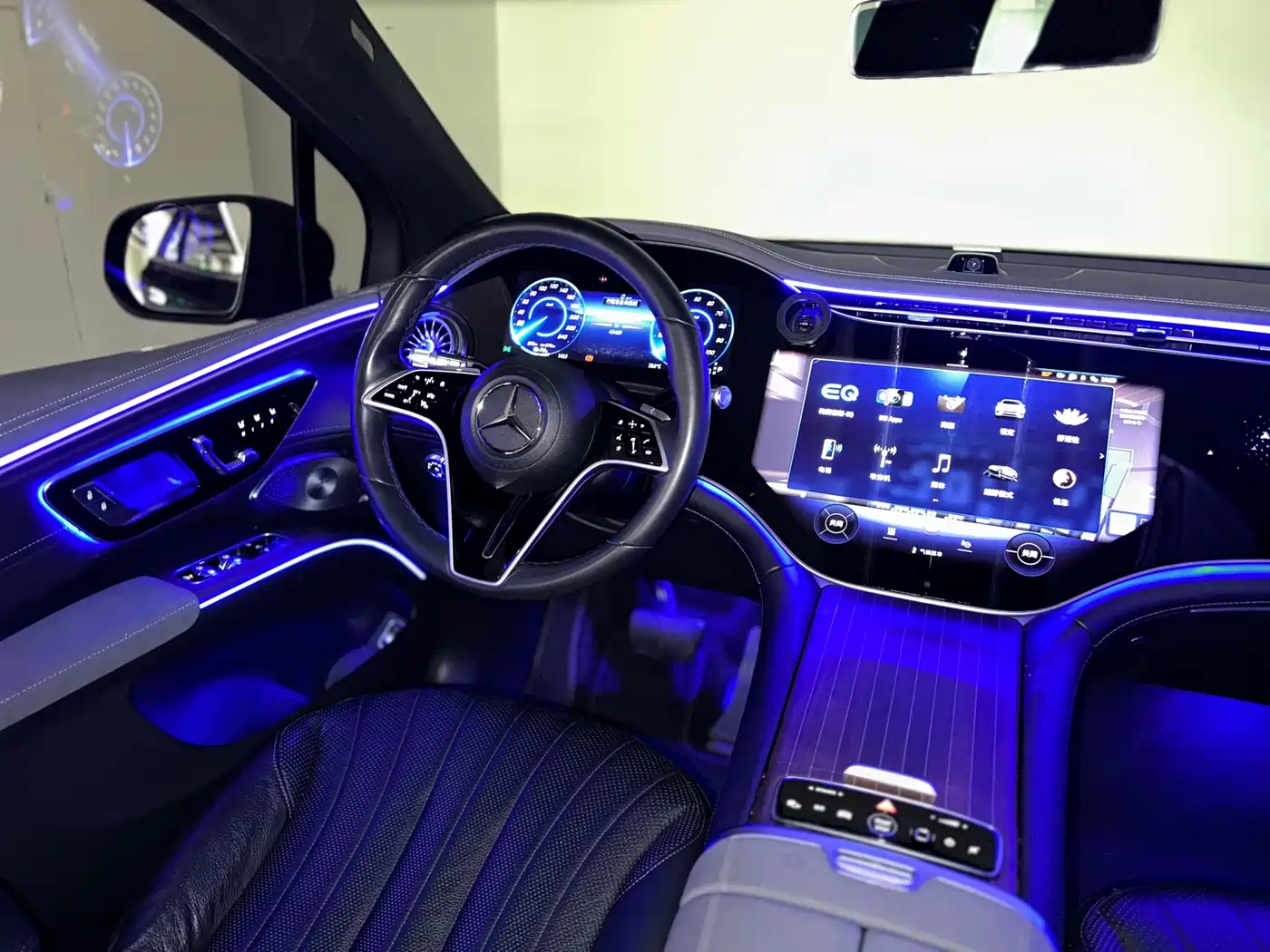 Mercedes-Benz EQS SUV 2023 450 4MATIC Pioneer Edition фото 32