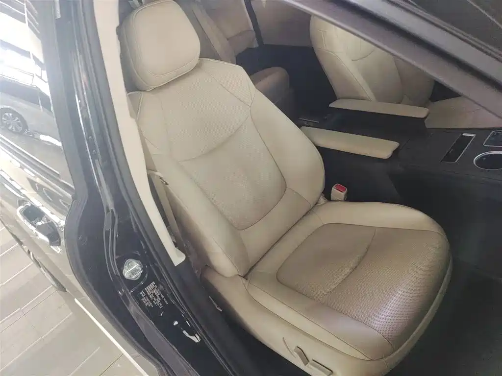 Toyota Granvia 2023 2.5L Hybrid Prestige PLUS Edition фото 25
