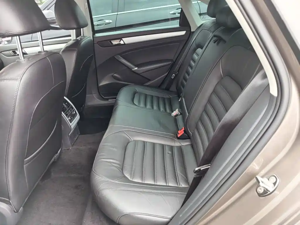 Photo 17 - Volkswagen Passat