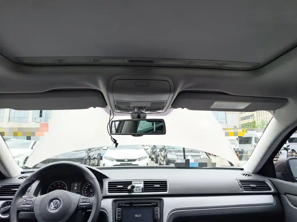 Photo 18 - Volkswagen Passat