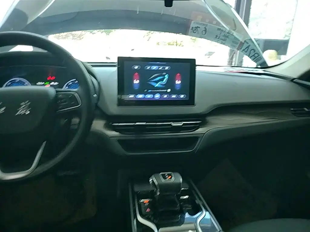 Hongqi E-QM5 2022 431km Charging Enjoyment Edition фото 13