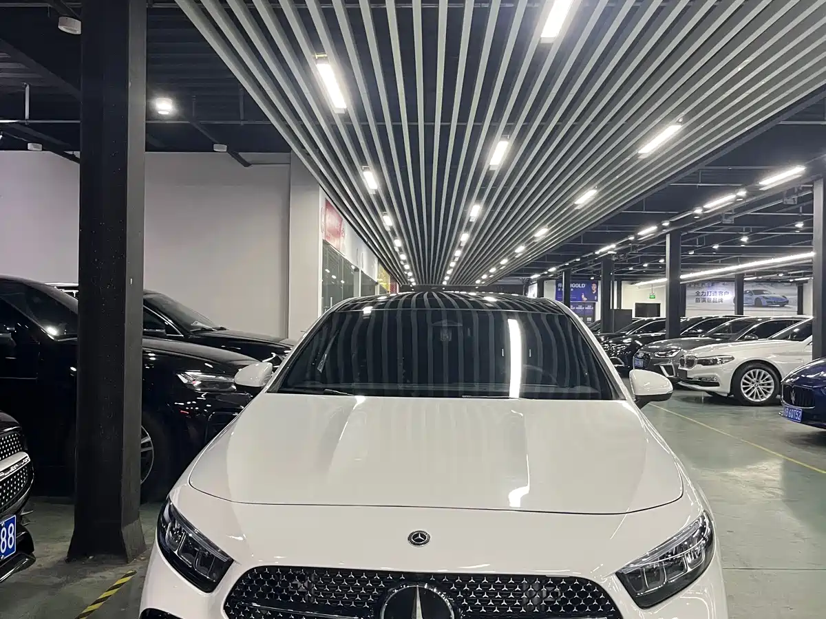 Mercedes-Benz A-Class 2024 A 200 L Fashion Edition фото 3