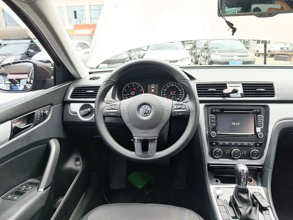 Photo 11 - Volkswagen Passat