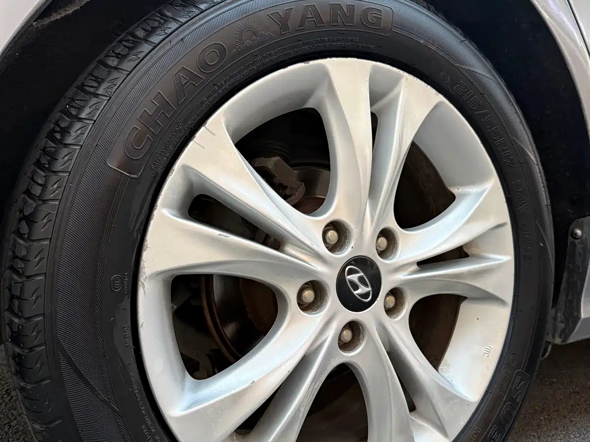 Hyundai Sonata 2011 2.0L Auto Leading Edition фото 10