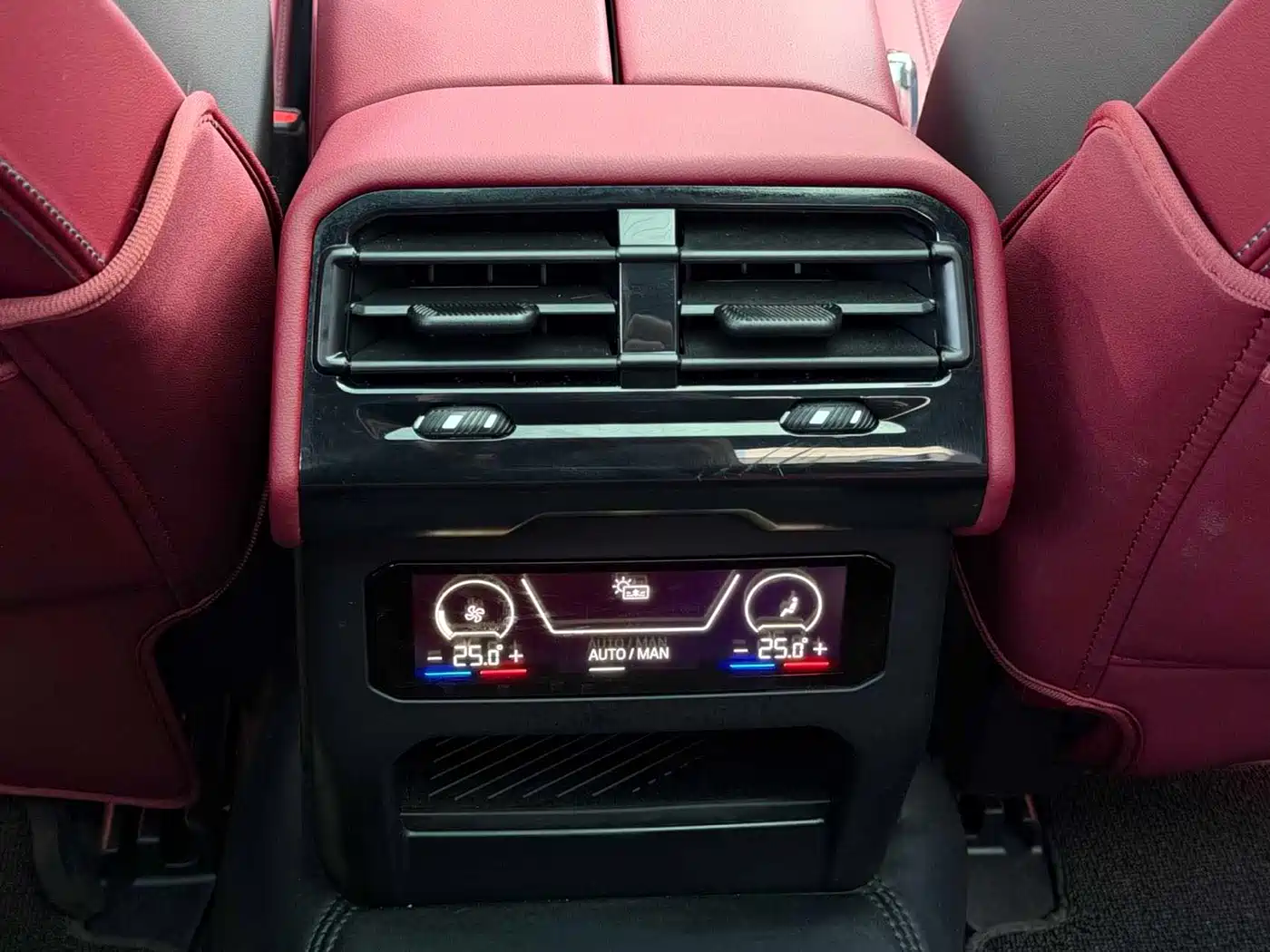 BMW 5 Series 2025 530Li Premium M Sport Package фото 9