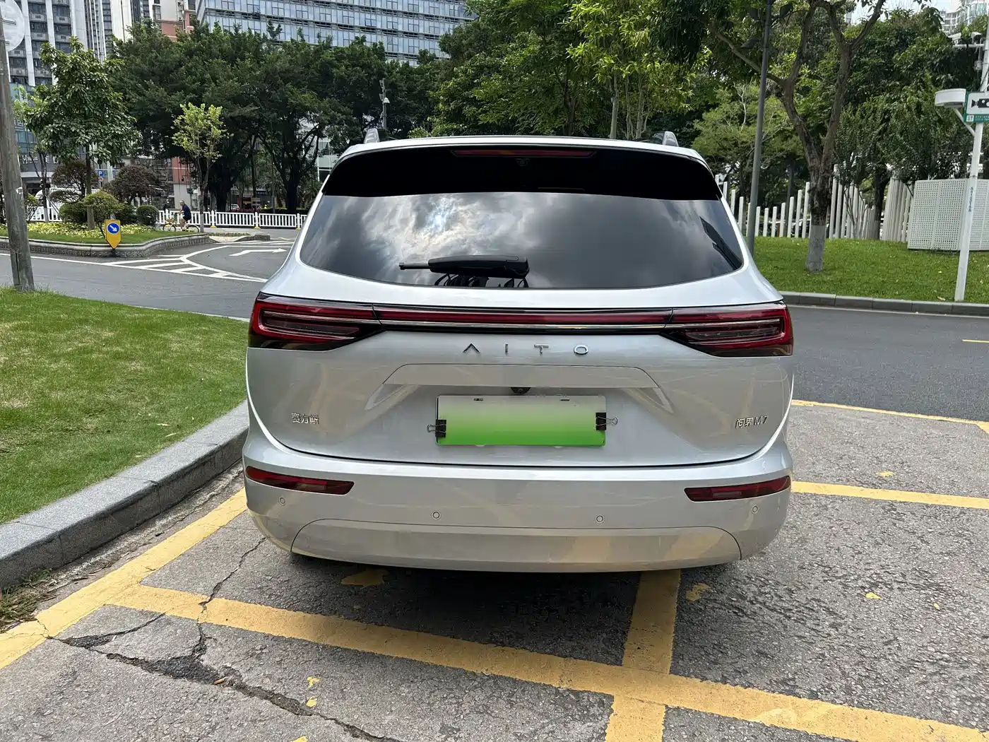 AITO Wenjie AITO M7 2024 Model 1.5T Smart Drive RWD Max 5-Seater фото 5