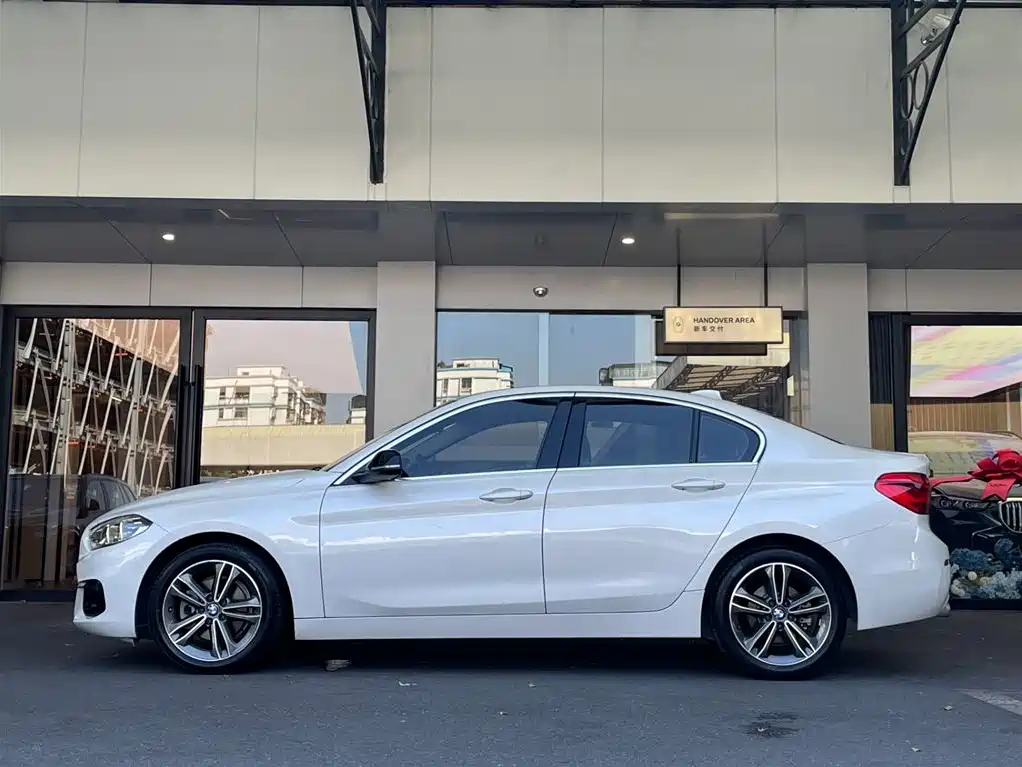 BMW 1 Series 2019 118i M Sport Package фото 3