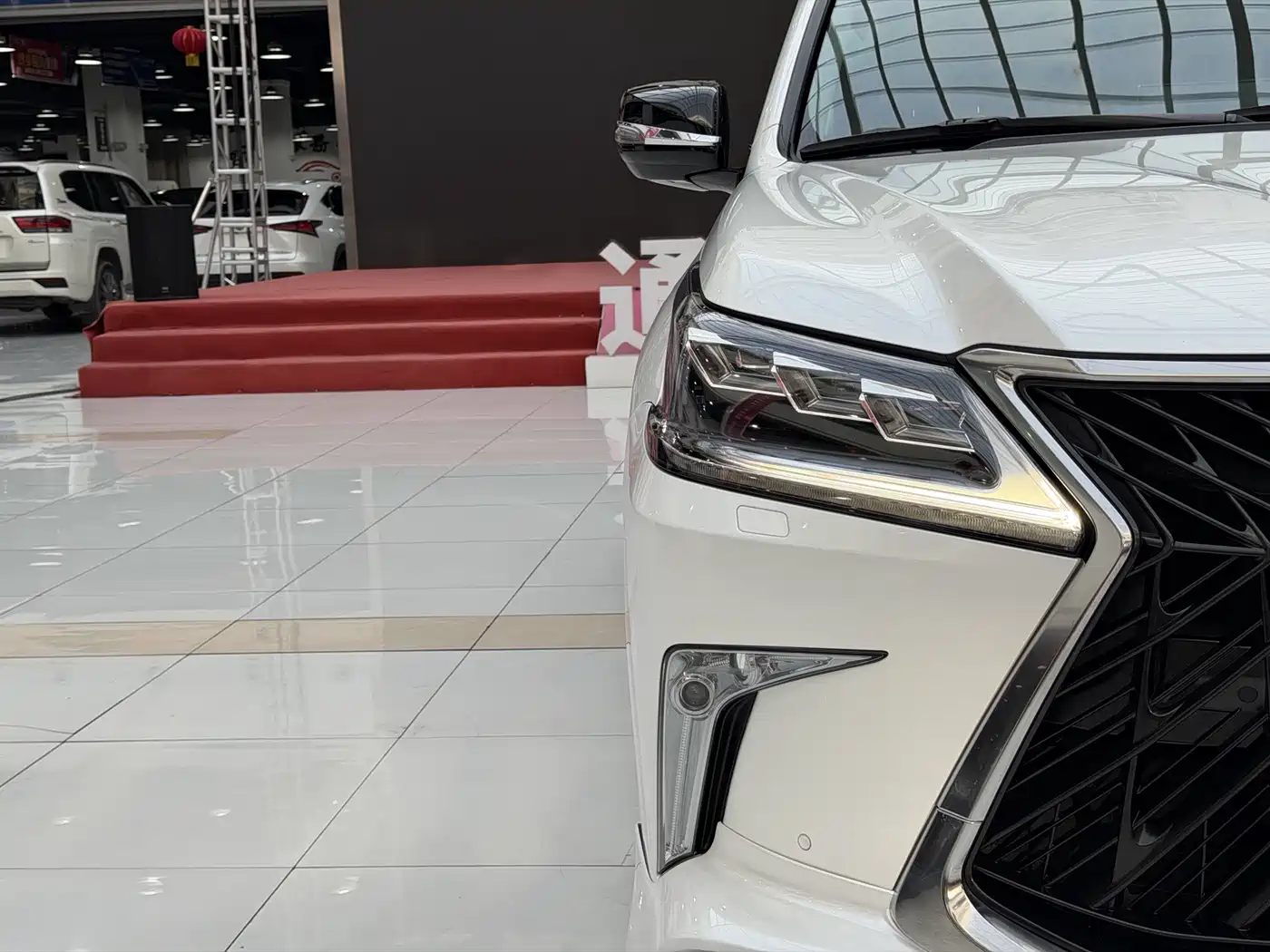 Lexus LX 2019 570 Peak Special Edition фото 4