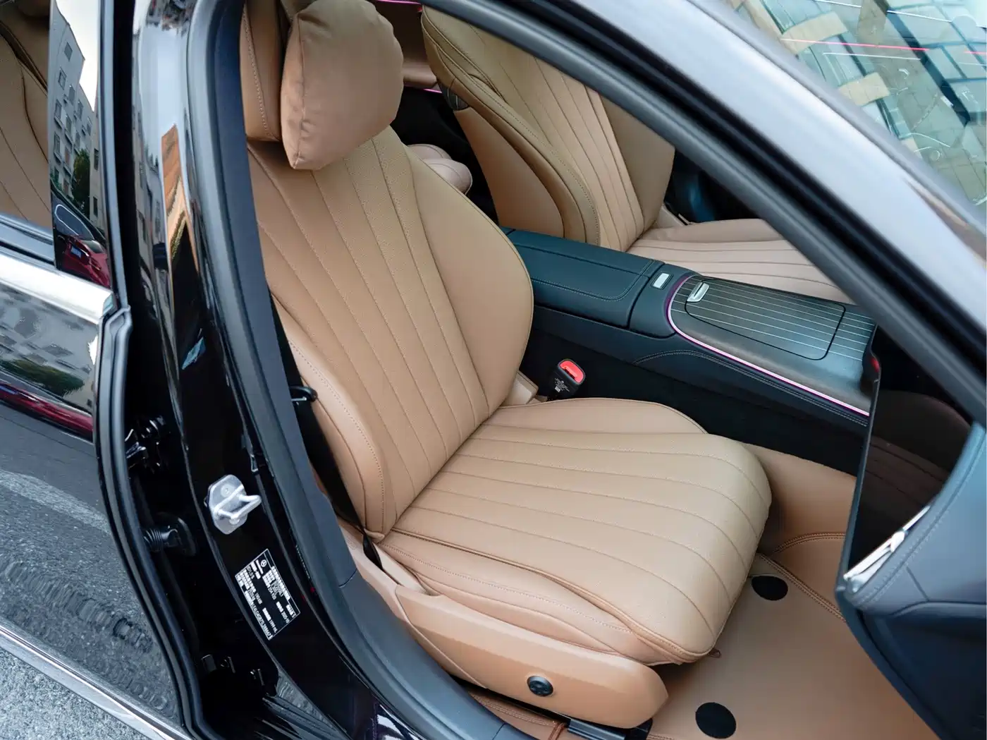 Mercedes-Benz E-Class, миниатюра 16