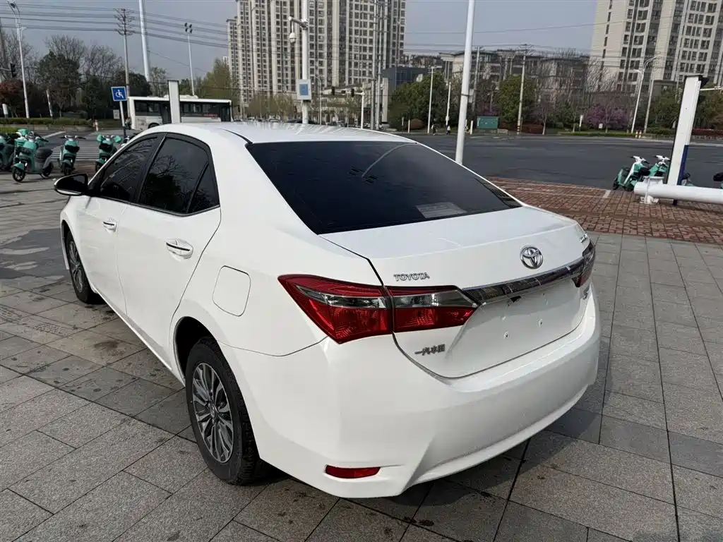 Toyota Corolla 2017 Facelift 1.2T S-CVT GL фото 3