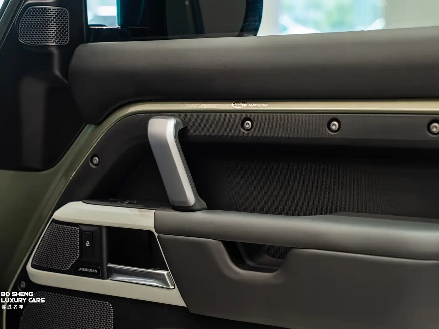 Land Rover Defender 2023 Model 110 3.0T P400 X-DYNAMIC HSE фото 27
