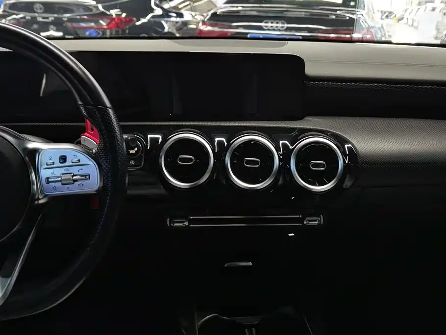Mercedes-Benz A-Class 2019 A 180 L Sport Sedan фото 13
