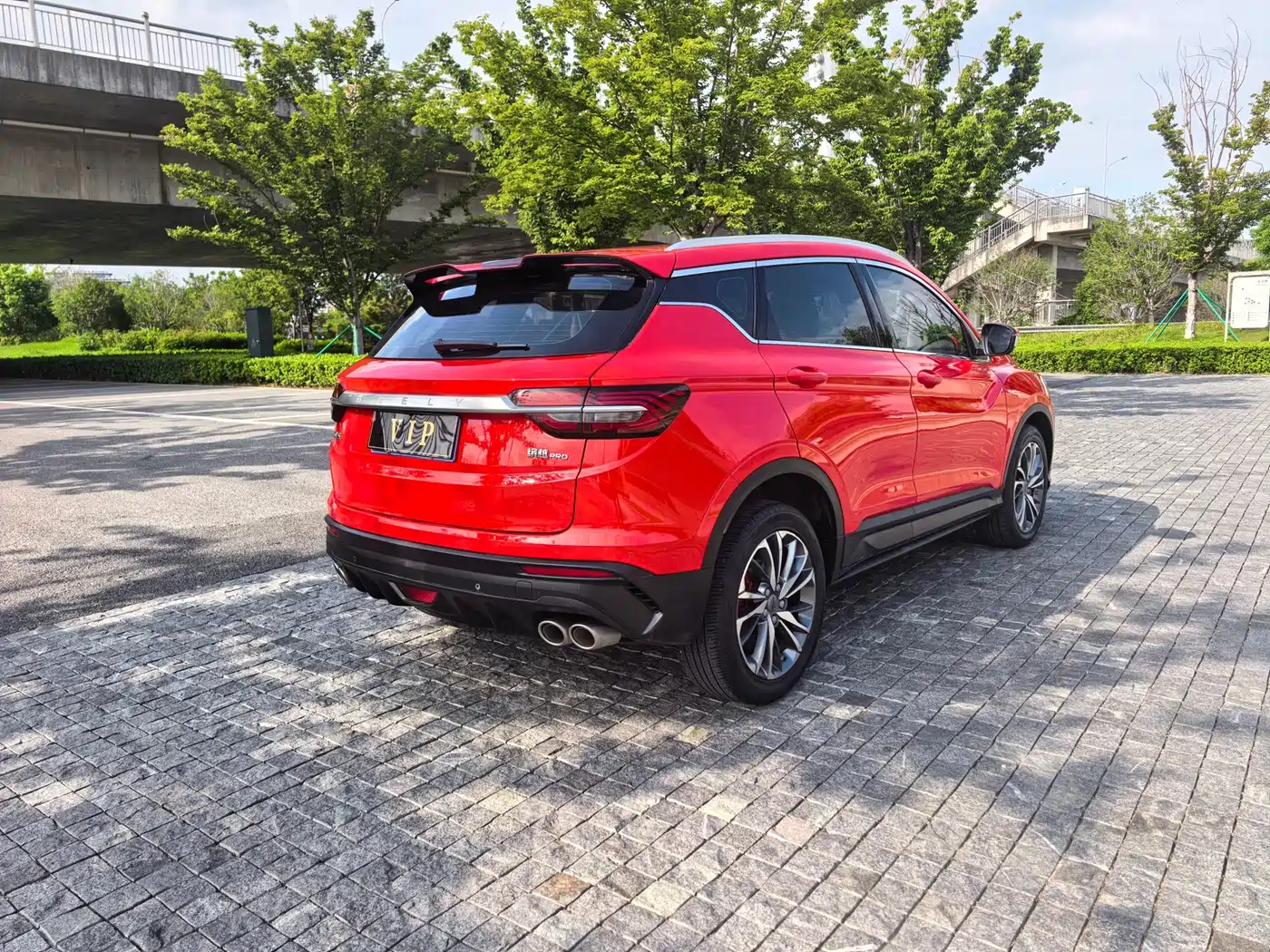 Фото 10 - Geely Coolray
