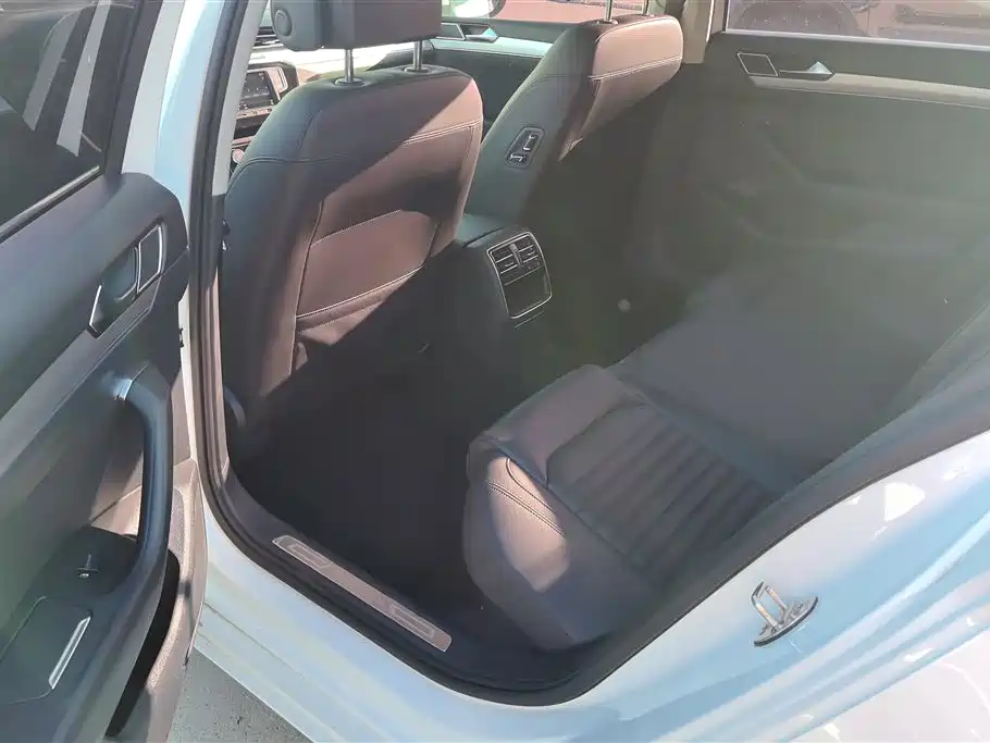 Volkswagen Magotan 2017 330TSI DSG Leading фото 11